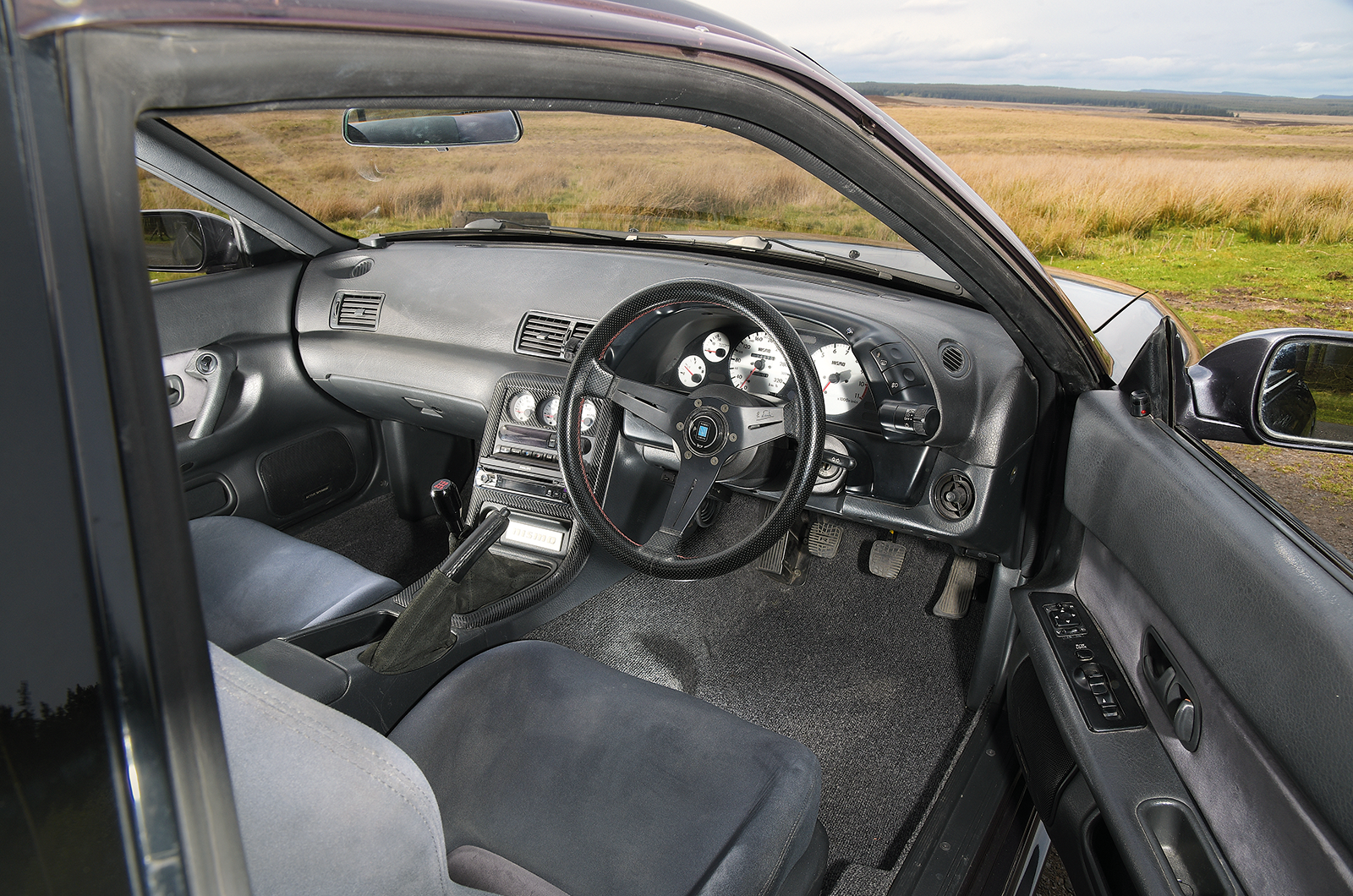 Nissan Skyline R32 meets its 2000GT-R ancestor | Classic & Sports Car